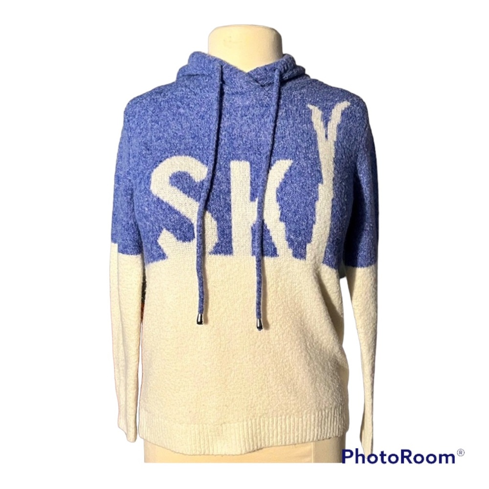 White/Blue knitted hoodie 🤍